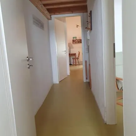 Ruhige Und Helle In Apartment